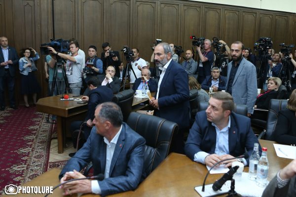 Արփինե Հովհաննիսյանը Փաշինյանին հարցրեց «Սասնա ծռերին» ազատ արձակելու մասին, Նաղդալյանն ասաց՝ ՀՀԿ-ից չեն տարբերվելու
