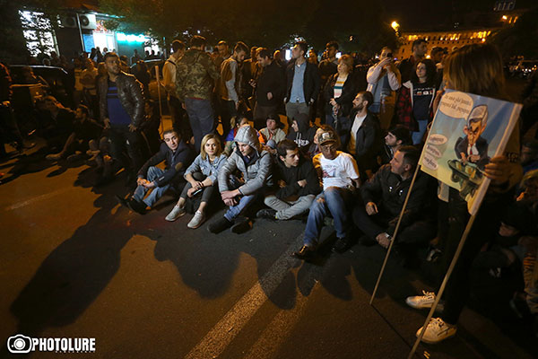 ՀՀԿ-ն վարչապետի թեկնածու չառաջադրեց. ցուցարարները փողոց են փակել