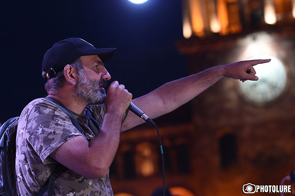Փաշինյանը՝ Ծառուկյանի հետ առանց տեսախցիկների հանդիպման մասին
