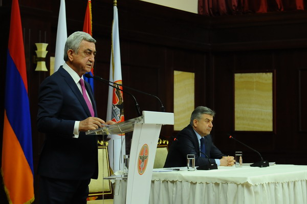 Ոմանք սա ընդունել են իբրեւ նախատինք հրաժարականից մեկ օր հետո Մանվել Գրիգորյանի հայտարարությանը, թե ինքը ՀՀԿ-ի հետ կապ չունի, ինքը ԵԿՄ-ական է. «Հրապարակ»