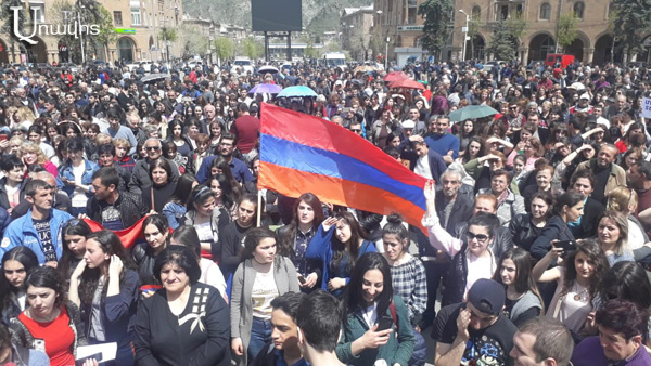 Վանաձորում 5000-ից ավելի ցուցարարներ են