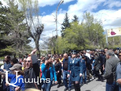 Գյումրիում բերման են ենթարկել ցուցարար-դասախոսի