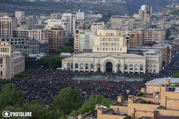 «Ես չունեմ մրցանակ, որ ետ տամ իմ մրցանակը». շոուբիզնեսի աստղերը Հանրապետության հրապարակում են