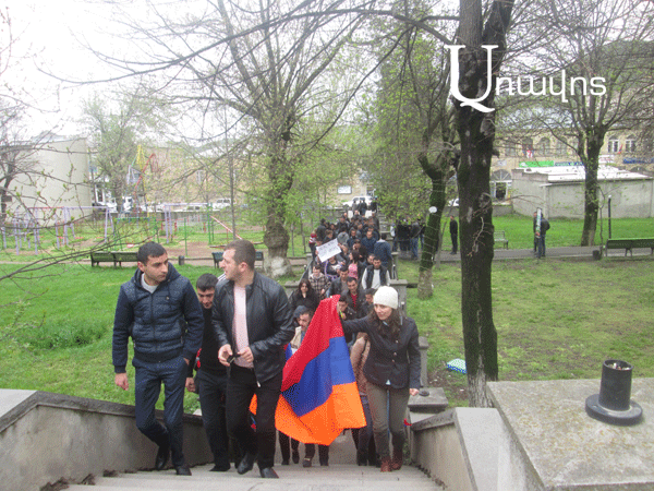 Խաղաղ ընդվզման երթ` Նոյեմբերյանում (ֆոտոշարք)