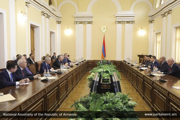 Անդրադարձ ՀՀ ներքաղաքական իրավիճակի կարգավորմանը՝ ԱԺ-ում ՌԴ պետդումայի պատգամավորների հետ հանդիպմանը