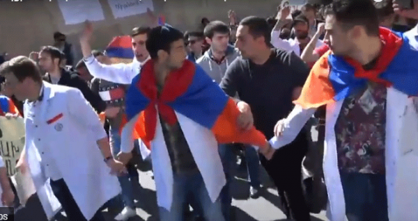 «Պոլիտեխնիկ, ԵՊՀ, Բժշկական, Թատերական, ՀՊՏՀ, Սլավոնական, Ֆրանսիական դուրս են եկել դասադուլի». Դավիթ Պետրոսյան