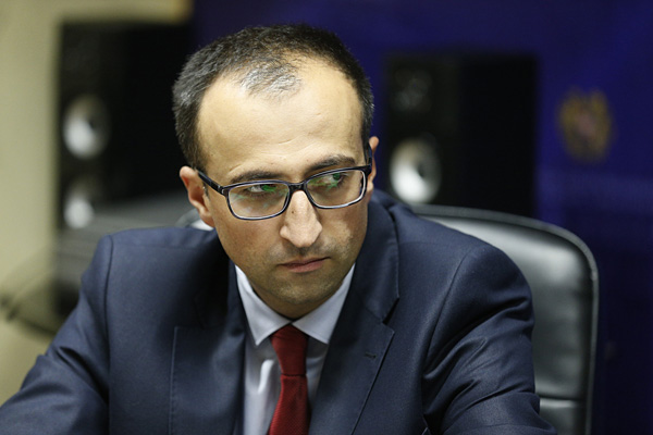 Առողջապահության նախարարը պատասխանում է բաց նամակին, որով իրեն մեղադրում են, թե առանց պատճառ ներկայացնելու, առանց ճանաչելու՝ ուզում է աշխատանքից ազատել