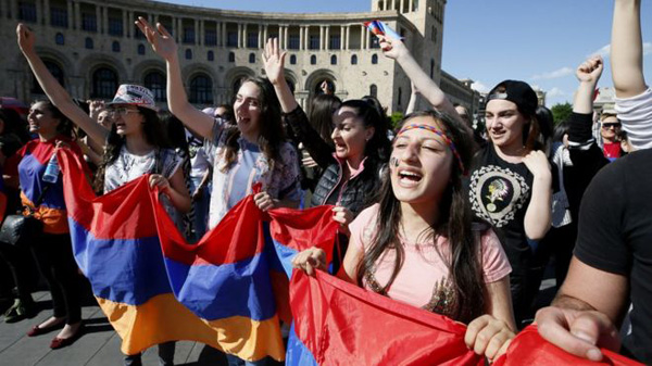 Վերջ «հավերժության քաղաքականությանը». Ինչո՞ւ Հայաստանում իշխանությունները զիջեցին. BBC