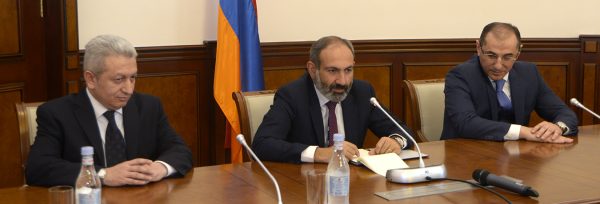 Վարչապետ նշանակման օրը Վարդան Արամյանի և Ատոմ Ջանջուղազյանի ներկայացրած պետբյուջեի եկամուտների հավաքագրման և աշխատավարձերի ճիշտ ժամկետներում վճարման մասին տեղեկատվությունն ամենահաճելին և կարևորն էր