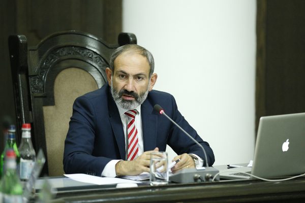 Նիկոլ Փաշինյանը Օսիպյանին ու Դավիթ Տոնոյանին հորդորեց բանակից խուսափած երիտասարդների համար խնդիրներ չառաջացնել