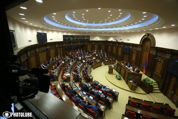 ԱԺ նիստից բացակա պատգամավորները քվեարկության ծրար չեն թողել