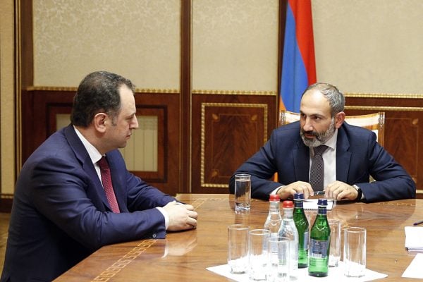 Փաշինյանը Վիգեն Սարգսյանին խորհուրդ է տալիս բեմականացված հայտարարություններից զերծ մնա