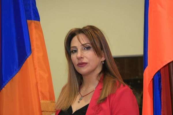 Հայհոյանքներով, քաշքշելով, վնասվածքներ պատճառելով բերման են ենթարկել Զարուհի Փոստանջյանին. «Երկիր Ծիրանի»