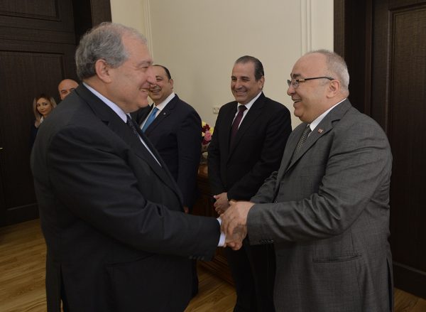 Բաց և անմիջական զրույց` Արմեն Սարգսյանի և սիրիահայ համայնքի մի խումբ ներկայացուցիչների միջև