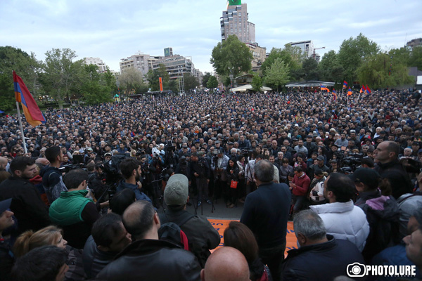 Մի քանի շաբաթ շարունակ «Նիկոլ վարչապետ» բացականչողներն ակնկալում են արագ փոփոխություններ, նրանք հեղափոխություն չեն արել, որ շարունակեն հին կյանքով ապրել. «Իրատես»