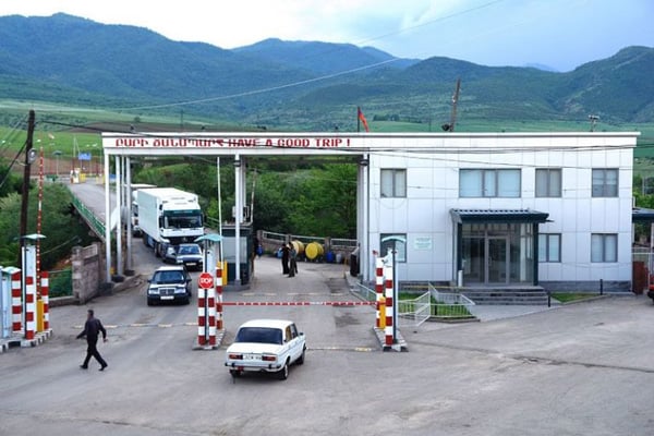 Քաղաքացիները շարունակում են ահազանգել Հայաստանի մաքսային սահմաններում մաքսային ծառայությունների կողմից իրականացվող ապօրինությունների մասին». «Ժամանակ»