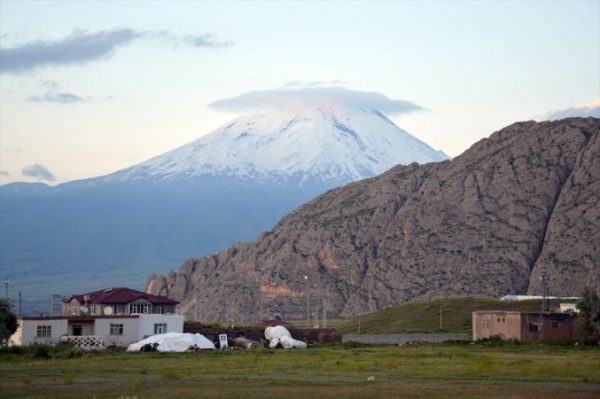 Արարատ լեռան գագաթին գլխարկ հիշեցնող ամպ է գոյացել
