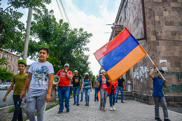 «Ըստ բյուջեների` պետք է ոսկուց մանկապարտեզներ ունենայինք». Արմավիրում պահանջում են Ռուբեն Խլղաթյանի հրաժարականը