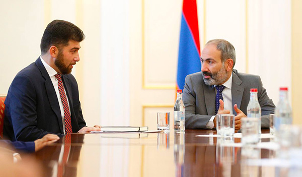 Խոսում են իրենց դեմ, կամ այլ երևույթների ներքո եղած ինչ-ինչ շահերի, ցանկությունների, պատվիրատուների մասին, սակայն առանց որևէ կոնկրետության. «Ժամանակ»