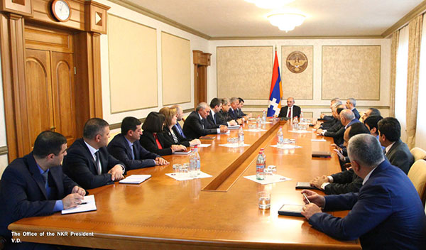 Մեզ համար բացառիկ արժեքներ են ներքին կայունությունը, միասնականությունը եւ համախմբվածությունը. Բակո Սահակյան