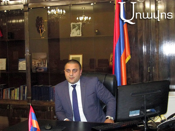 «10 ավտոմեքենաներով եկել են մեր տան վրա, բախտները բերել է, որ տանը չեմ եղել, վզները կպոկեի»․ Կարեն Սարուխանյան