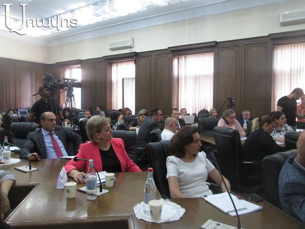 ԿԳ նախարար. «Դպրոցների ապաքաղաքականացումը կարճաժամկետ խնդիրներից մեկն է»