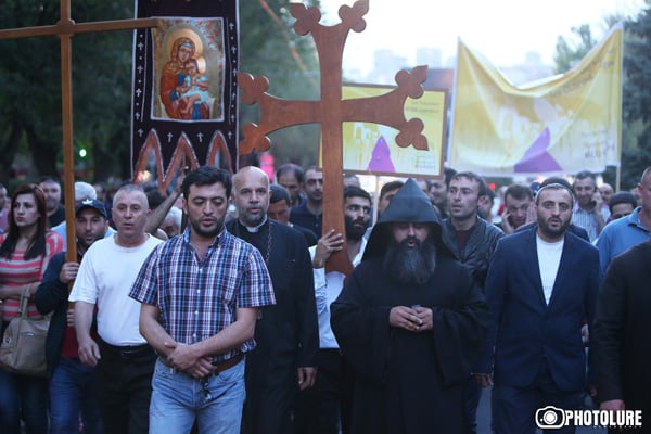 Քաղաքացիների կողմից կաթողիկոսին ներկայացված հրաժարականի պահանջը, մեղմ ասած, իրավաչափ չէ. «Ժողովուրդ»