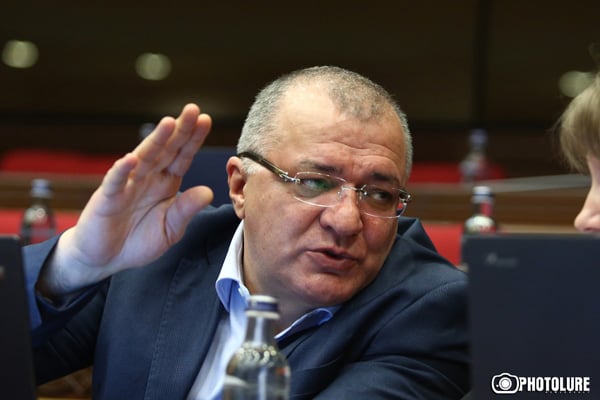 Արա Բաբլոյանը ստորագրել է ՀՀ ԱԺ պատգամավոր Մերուժան Սիմոնյանի՝ պատգամավորի լիազորությունները դադարած համարելու մասին արձանագրություն