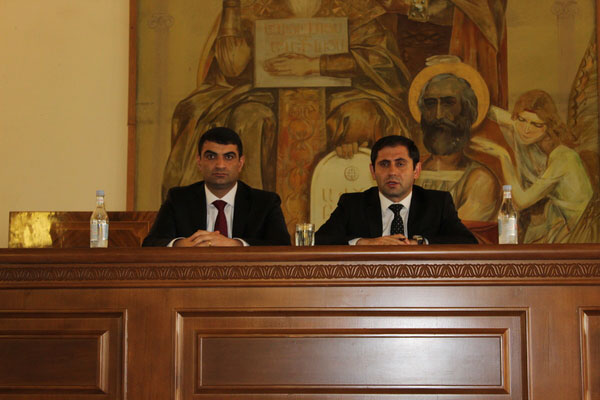 Արագածոտնի մարզպետարանում Սուրեն Պապիկյանը ներկայացրել է  նորանշանակ մարզպետին