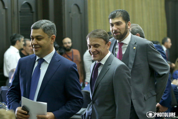ՊՎԾ. Հարցի իրավական կողմը բազմակողմանի ուսումնասիրելու փոխարեն ոստիկանապետն իրեն իրավունք է վերապահել հանդես գալու այնպիսի որակումներով, որոնք զուրկ են որևէ հիմքից և հարիր չեն պետական պաշտոնյային