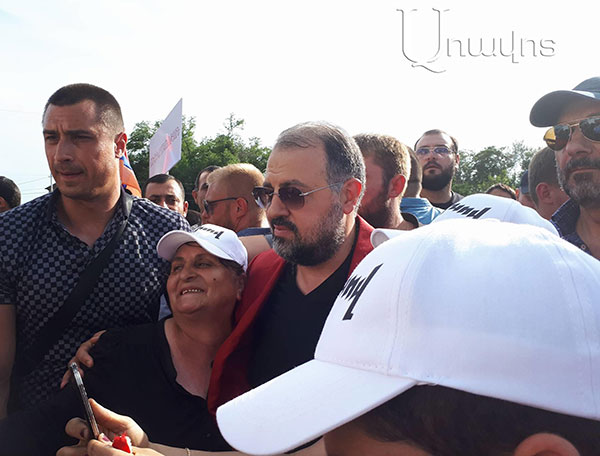 «Իրենք տարիներ շարունակ ժողովրդին կեղեքել են». Արթուր Ասատրյանը (Դոն Պիպո)` Մանվել եւ Կարեն Գրիգորյաններին