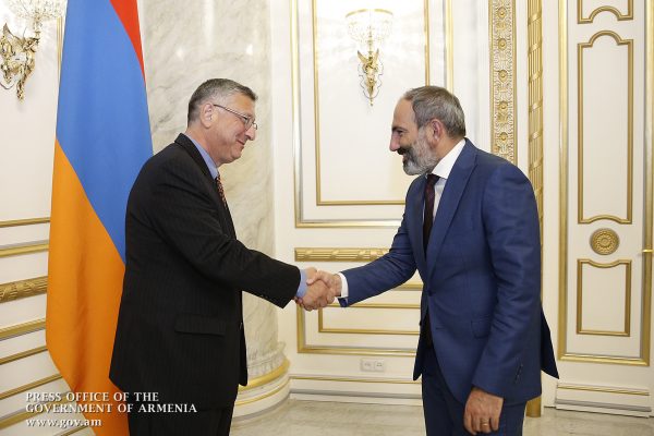 Վարչապետն ԱՀՀ պատվիրակության հետ քննարկել է համահայկական նշանակության ծրագրերի իրականացմանը վերաբերող հարցեր