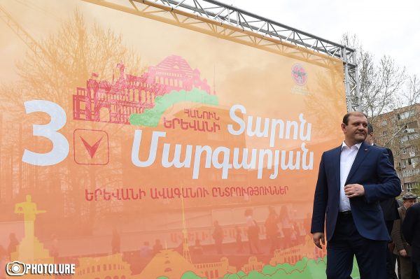 Տարոն Մարգարյանը հրաժարվեց քաղաքապետի պաշտոնից