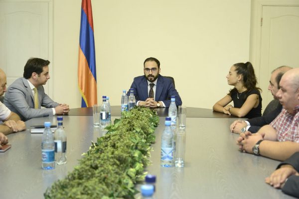 Կարելի է ընդամենը դպրոց ավարտել և դառնալ համարյա նախարար