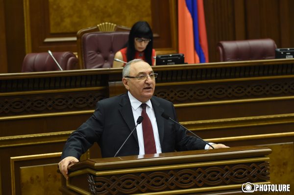 Վարդան Բոստանջյանից պահանջել են մանդատը վայր դնել, վերջինս դիմում է գրել՝ մանդատից հրաժարվելու