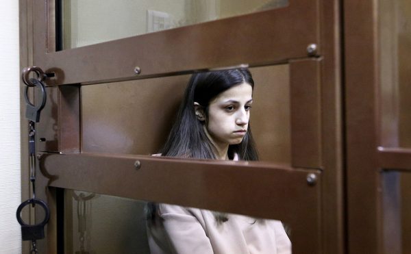 Հոր դաժան սպանության մեջ մեղադրվող Խաչատուրյան քույրերը կալանավորվեցին