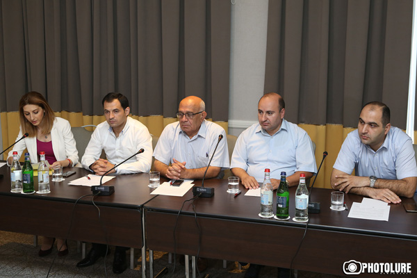 Թավշյա հեղափոխության պահապանները