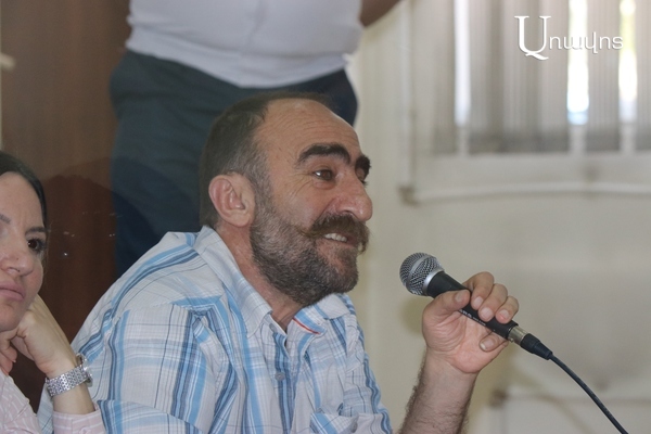 «Սենց ձգձգելով՝ կռիշը, սփռիչը, հավաքիչը ինչի՞ եք տանում. կռիշն է փտած, ոչ թե կրիչը». Պավլիկ Մանուկյան