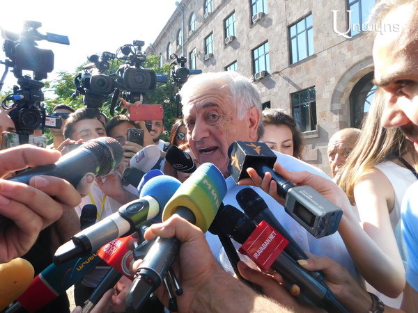 «Ռոբերտ Քոչարյանը դուրս է եկել դատարանից ու արդեն մեկնել է». Ռուբեն Սահակյան