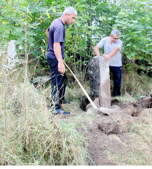 Ուղղվել ու կանգնեցվել են խաչքարեր