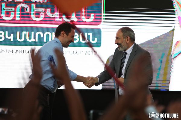 «Մենք ձեզ թույլ չե՛նք տա թպրտալ այս քաղաքում». Փաշինյանը զգուշացնում է, որ իրավիճակը լարողներին կլարեն Հայաստանից