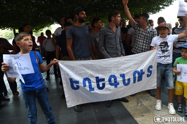 «Նոր Հայաստան, նոր Եղեգնուտ». բողոքի ցույց կառավարության մոտ
