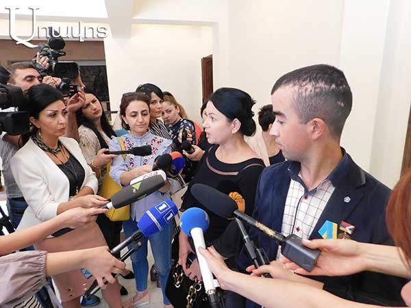 «Ո՞ր զինվորին հանեմ, որ իրան ընդունեմ». Վիրավոր զինվորի մորը պատասխանել են հիվանդանոցից՝ մերժելով