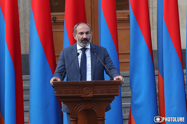 Նիկոլ Փաշինյան. «Հենց հիմա Բաղրամյան 26-ի դռները կբացվեն, ի նշան այն բանի, որ Հայաստանի իշխանությունն այլեւս երբեք մեկուսացած ու կտրված չի լինի ժողովրդից»