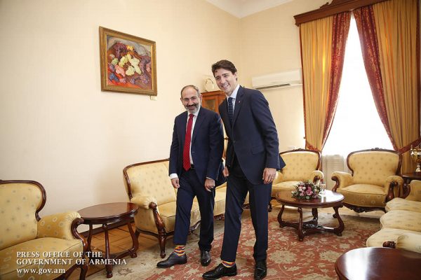 Նիկոլ Փաշինյանն ու Ջասթին Թրյուդոն՝ եռագույնով գուլպաներով