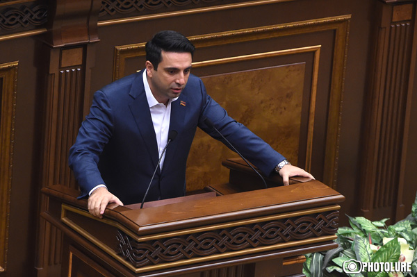 «Տիկին Զոհրաբյան, այո, ՀՀ-ում նապոլեոններ չկան, չկան նաեւ թագավորներ». Ալեն Սիմոնյան