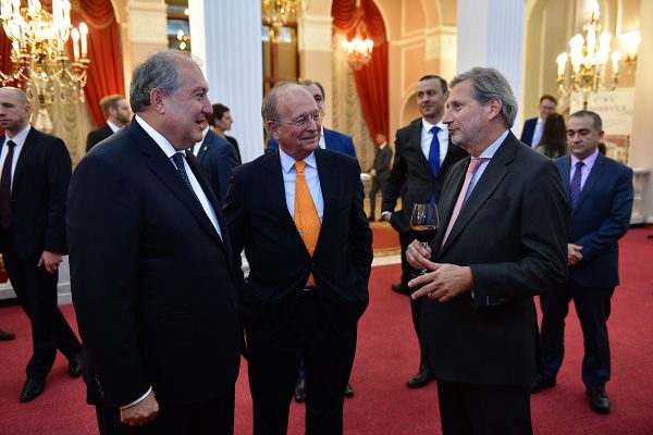 Արմեն Սարգսյանը մասնակցել է Արևելք-Արևմուտք հարաբերությունների քննարկմանը նվիրված կլոր սեղանին