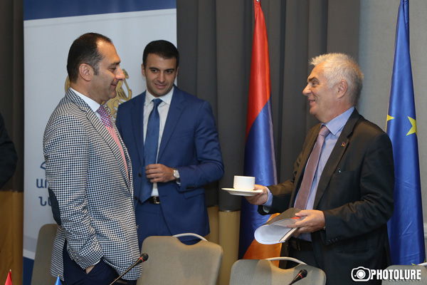 Եվրոպական կառույցները ոչ միայն աջակցում են Փաշինյանի կառավարության՝ արտահերթի ծրագրին, այլեւ աջակցում. «Ժողովուրդ»