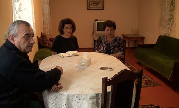 Աննա Հակոբյանն այցելել է Ադրբեջանում գերեվարված Կարեն Ղազարյանի ընտանիքին