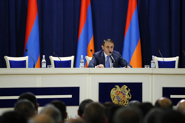 Վալերիյ Օսիպյանը նշեց, որ նորմալ է վերաբերվում և՛ հասարակության, և՛ լրատվամիջոցների քննադատությանը